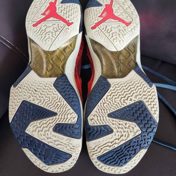 Jordan 37 Basketball shoes - Picture 7 of 8